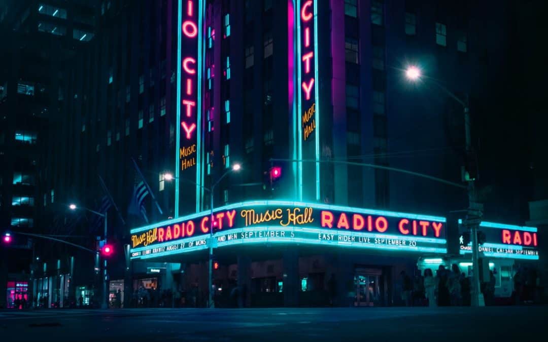 Some Unique Ideas for Decorating a Neon Sign for Your Home or Business